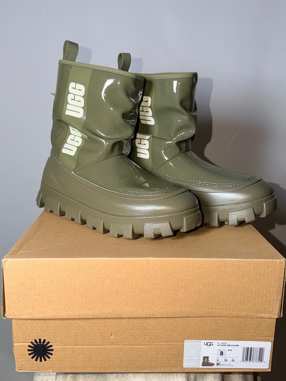 Uggs Classic Brellah Mini - Size 8US